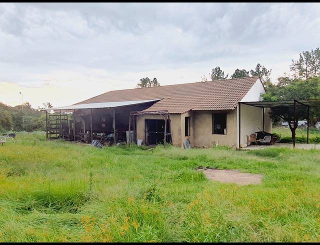 3 BEDROOM EQUESTRIAN PROPERTY FOR SALE IN BLUE HILLS